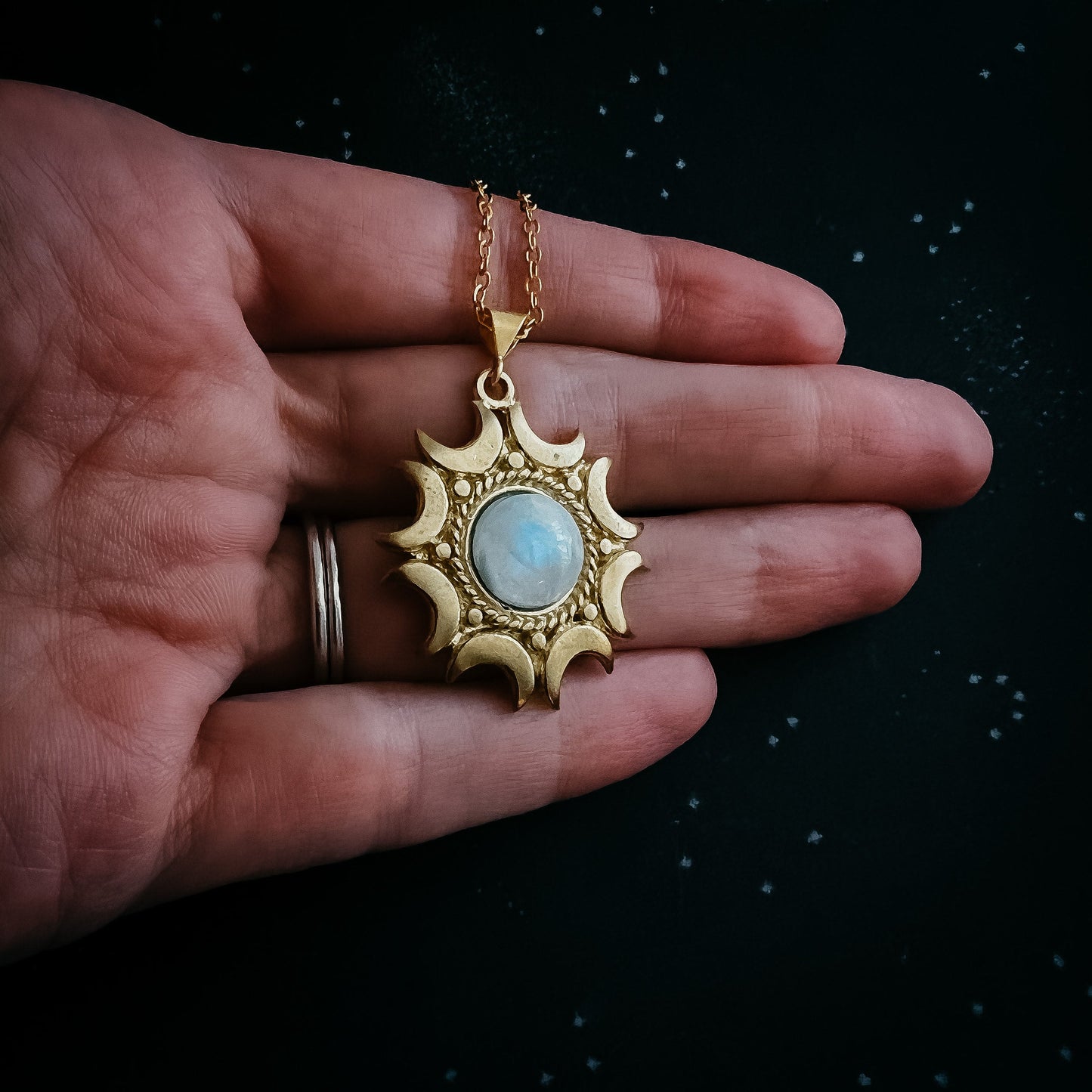 Lunar Witch Necklace – Rainbow Moonstone Pendant for Spiritual Protection & Energy