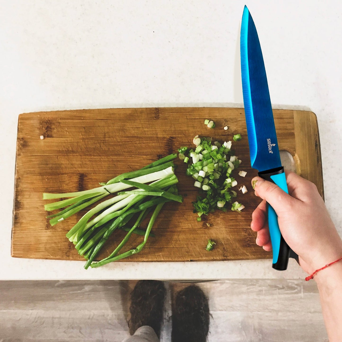 5-Piece Kitchen Knife Set – Blue Handle, Blue Blade & Black Magnetic Rack