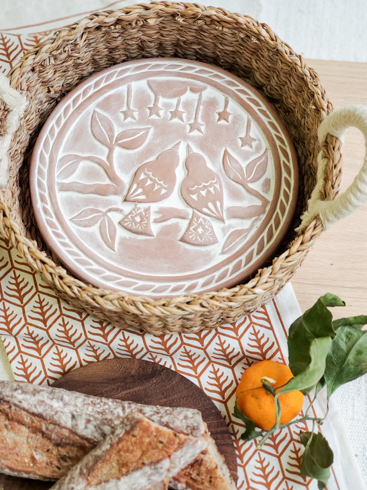 Bread Warmer & Basket – Lovebirds Round | Handcrafted Seagrass Gift Set