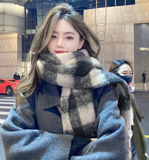 Color Blocked Plaid Scarf for Atmosphere (One Piece)