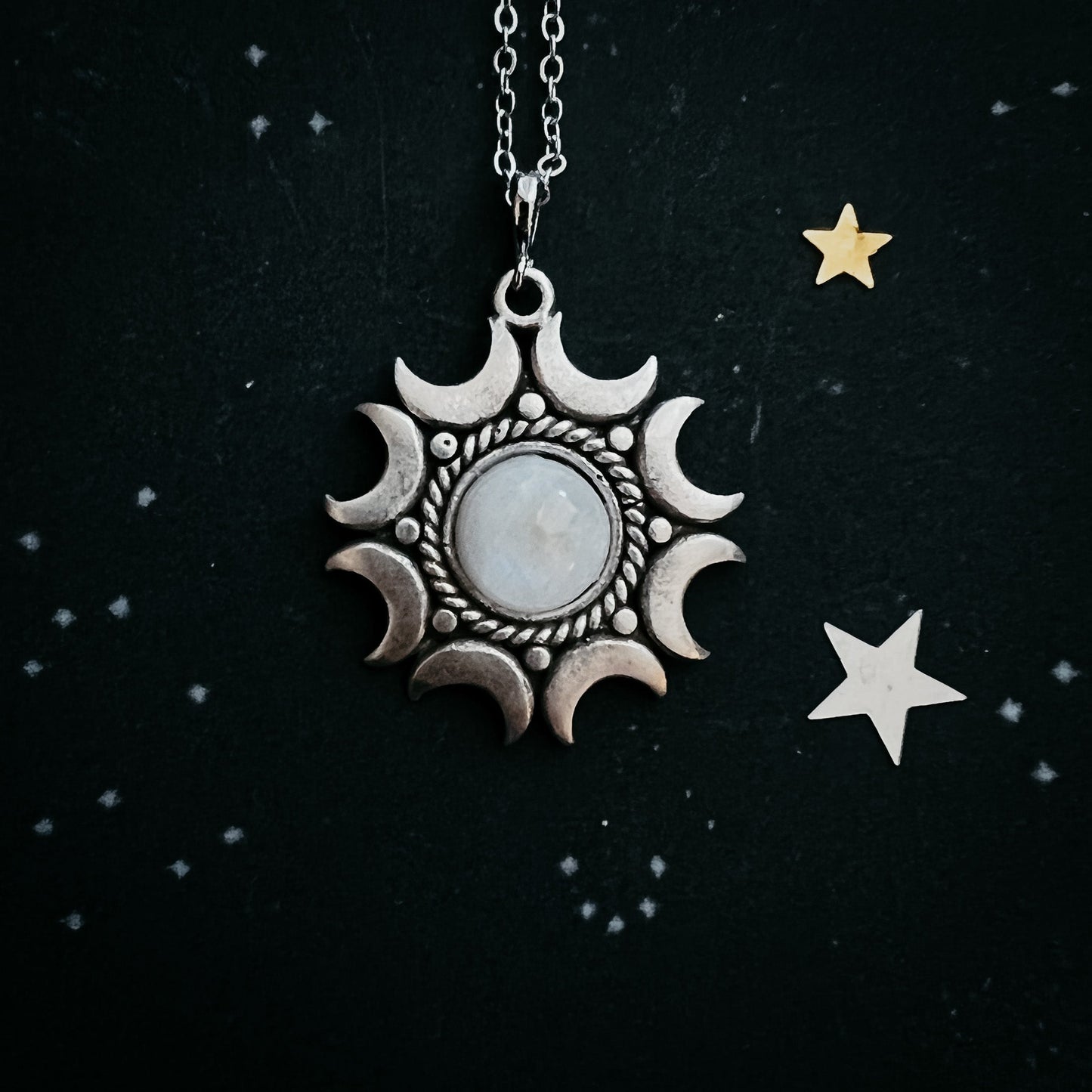 Lunar Witch Necklace – Rainbow Moonstone Pendant for Spiritual Protection & Energy