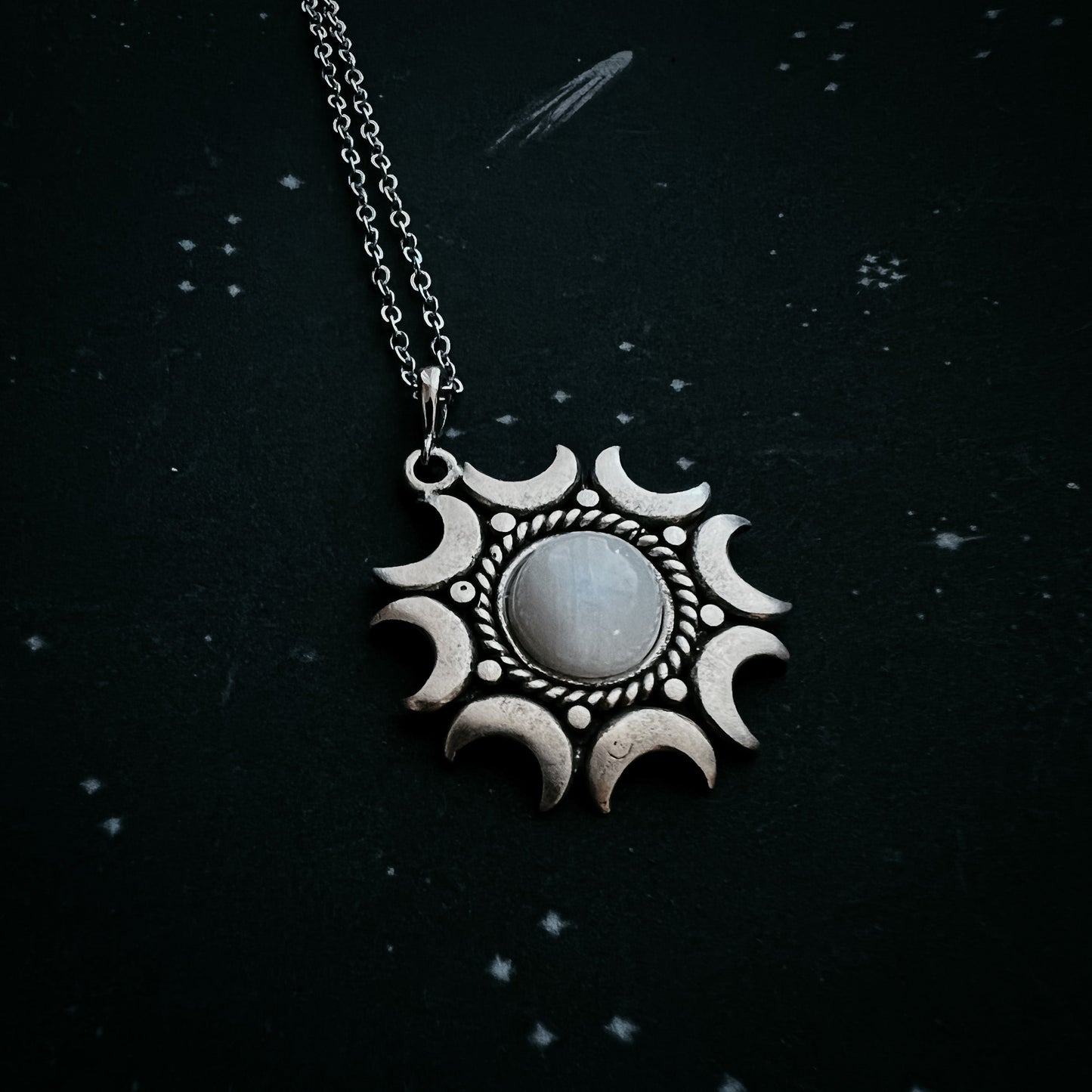 Lunar Witch Necklace – Rainbow Moonstone Pendant for Spiritual Protection & Energy