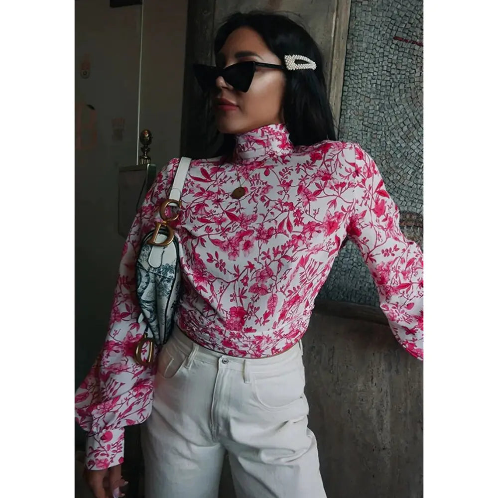 Fashionable Backless T-Shirt with Bow Tie and Print