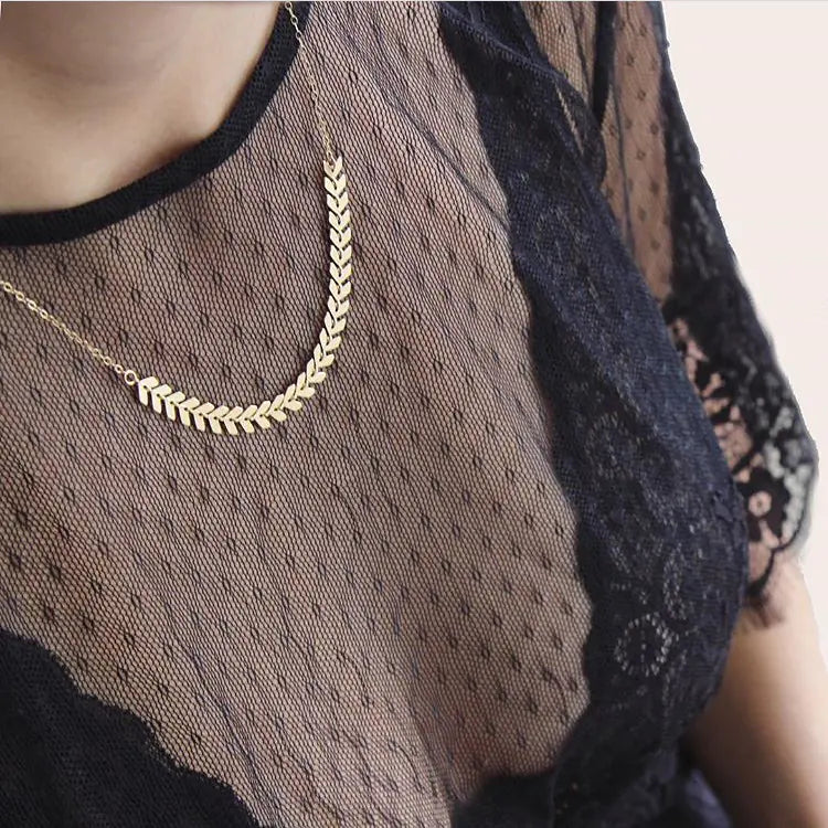 Minimalist Leaf Necklace for Women - Trendy Design