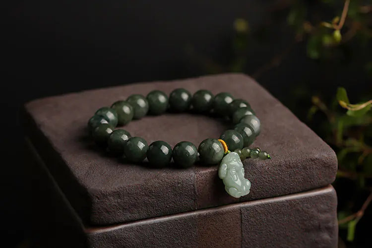 Natural Jade Bracelet with Pixiu Pendant for Men and Women