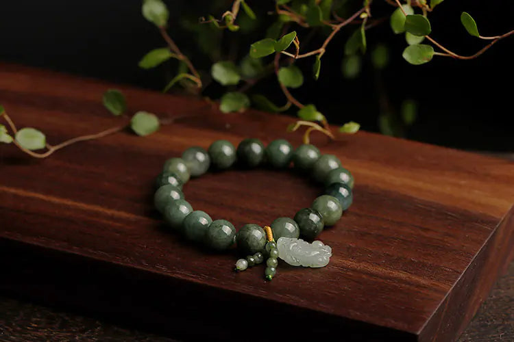 Natural Jade Bracelet with Pixiu Pendant for Men and Women