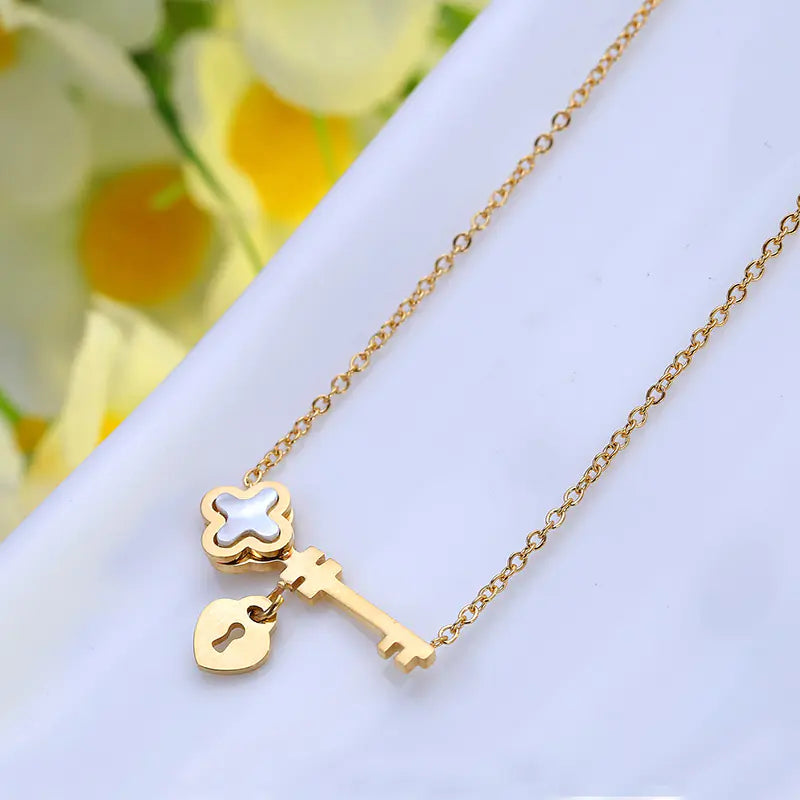 Rose Gold Clover Necklace for Women