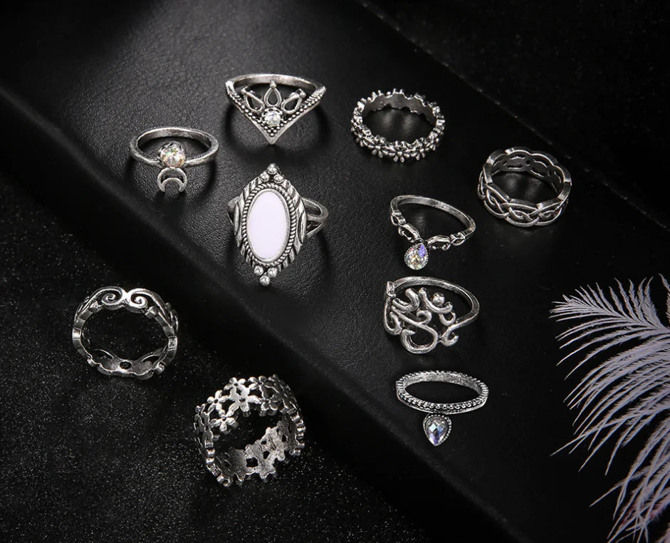 Clover Ring with Sapphire Moon Charm Tail Ring