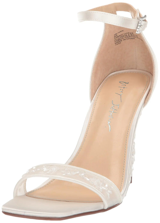 Betsey Johnson Womens Ivan Wedge Sandal Ivory 7.5