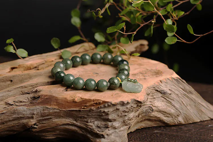 Natural Jade Bracelet with Pixiu Pendant for Men and Women