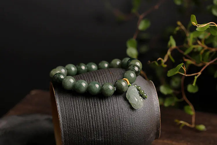 Natural Jade Bracelet with Pixiu Pendant for Men and Women