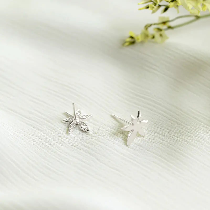 S925 Silver Maple Leaf Stud Earrings (Simple Fresh Style)